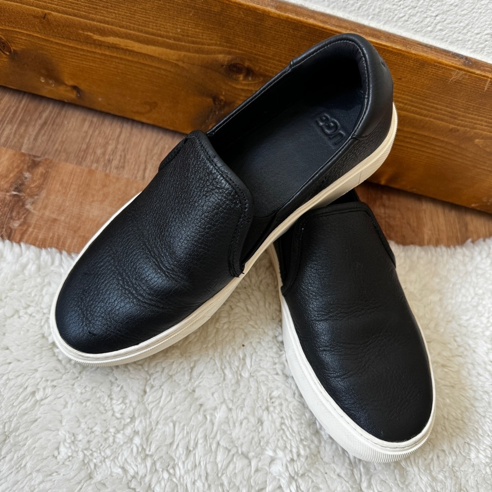 UGG Jass Black Leather Slip On Sneakers Shoes Womens Size 8 EXCELLENT CONDITION